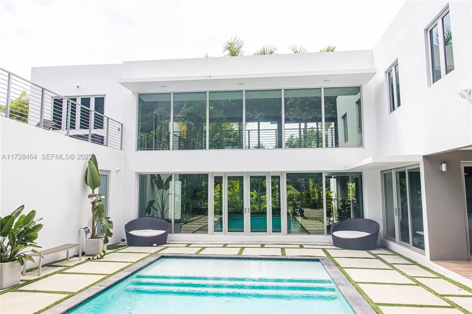 Foto de propiedad en 6790 SW 72 Street, South Miami, FL 33143 South Miami con MLS# 