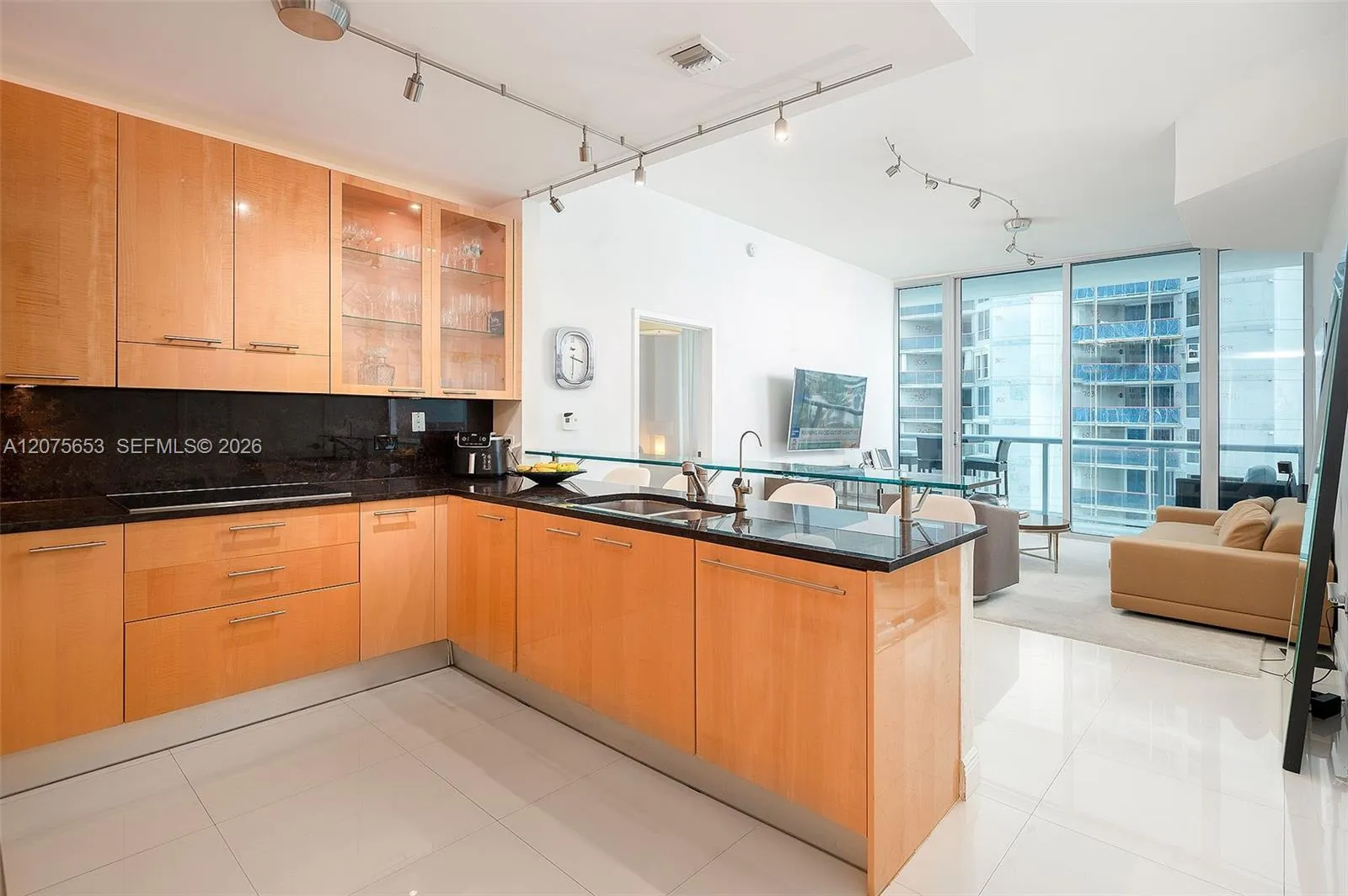 Foto de propiedad en 6799 Collins Avenue 510, Miami Beach, FL 33141 Miami Beach con MLS# 