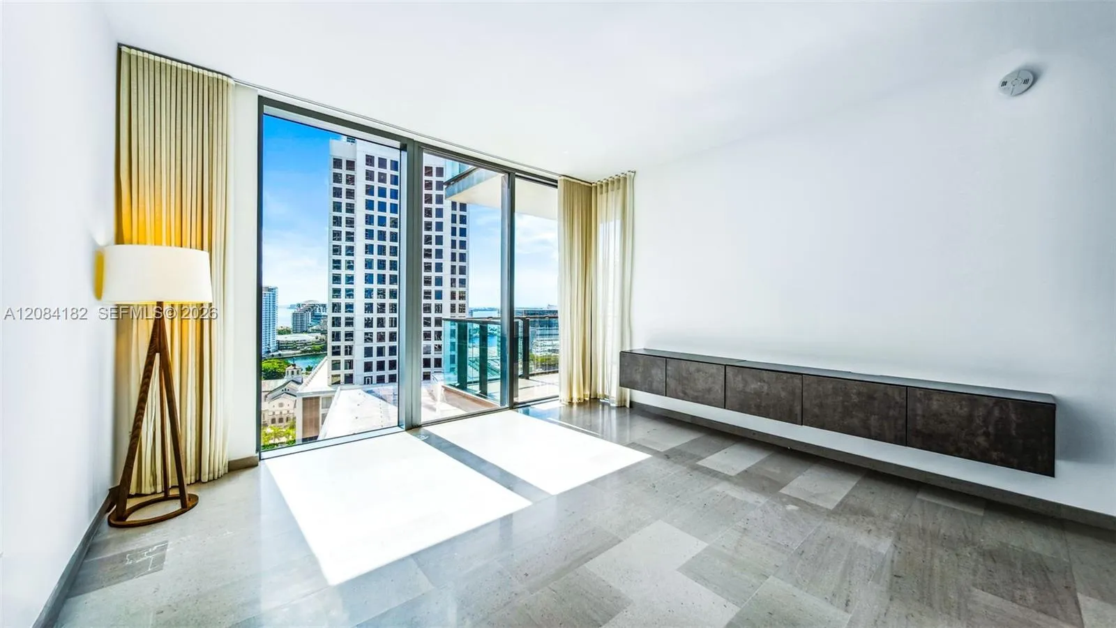 Foto de propiedad en 68 SE 6th Street 1605, Miami, FL 33131 Miami con MLS# 