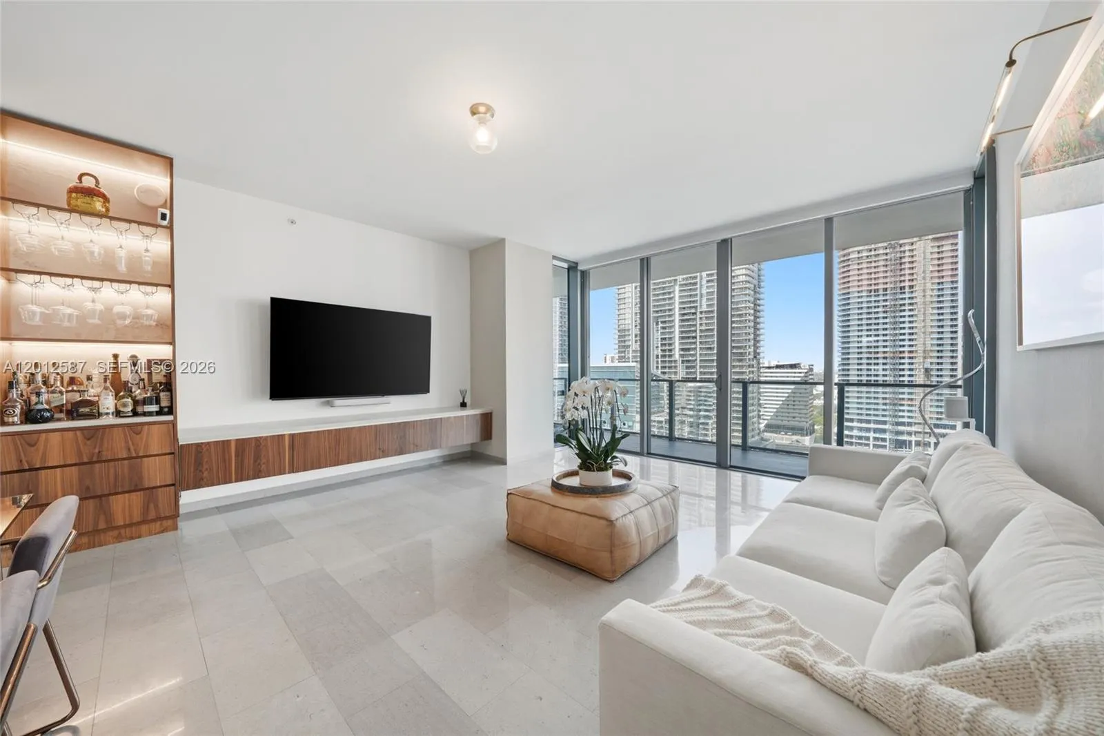 Foto de propiedad en 68 SE 6th Street 1904, Miami, FL 33131 Miami con MLS# 