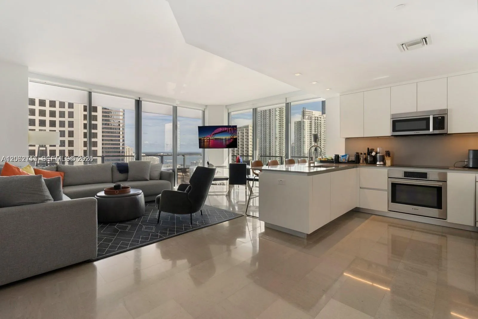 Foto de propiedad en 68 SE 6th Street 2101, Miami, FL 33131 Miami con MLS# 