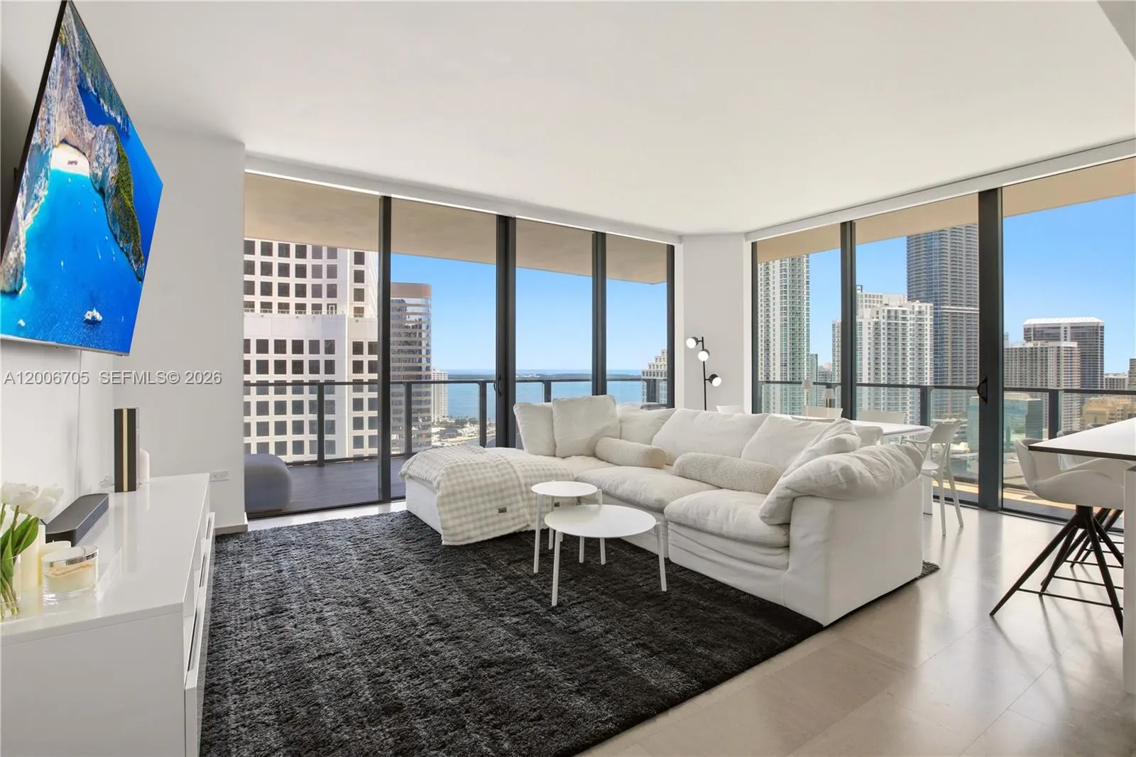 Foto de propiedad en 68 SE 6th Street 2701, Miami, FL 33131 Miami con MLS# 