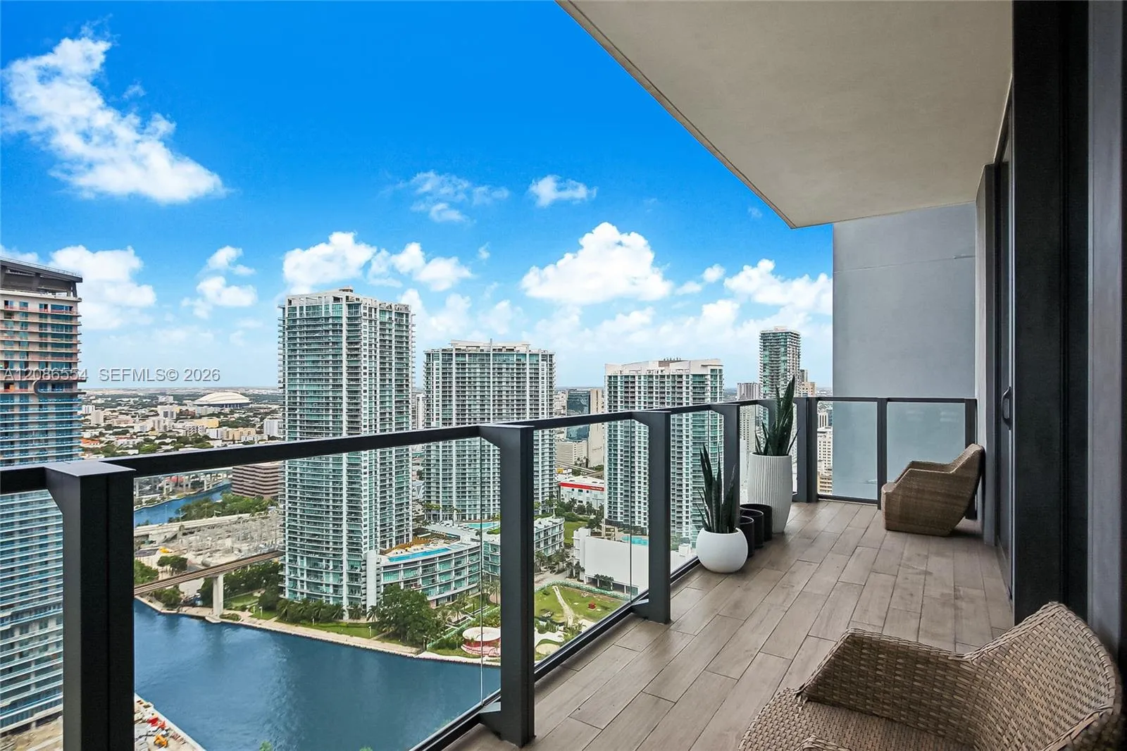 Foto de propiedad en 68 SE 6th Street 3306, Miami, FL 33131 Miami con MLS# 