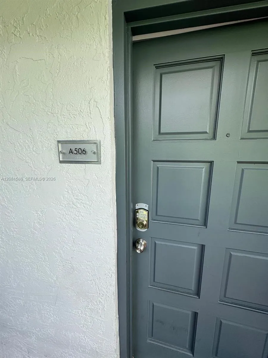 Foto de propiedad en 680 NE 64th Street A506, Miami, FL 33138 Miami con MLS# 