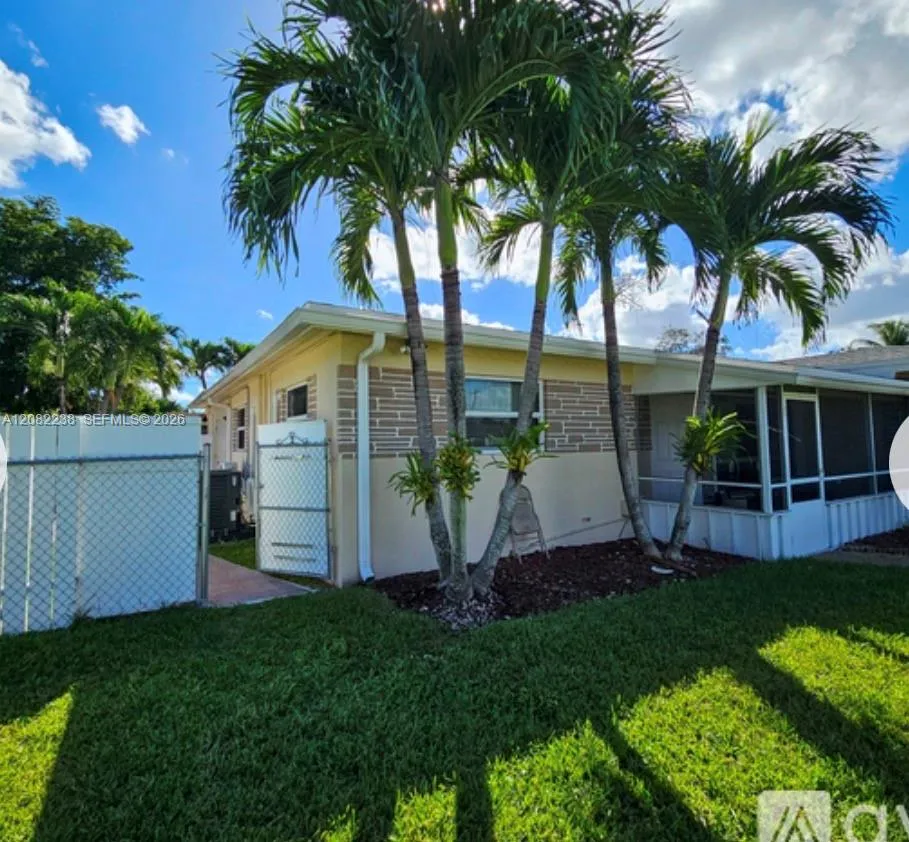 Foto de propiedad en 6800 SW 9th Street B, Pembroke Pines, FL 33023 Pembroke Pines con MLS# 