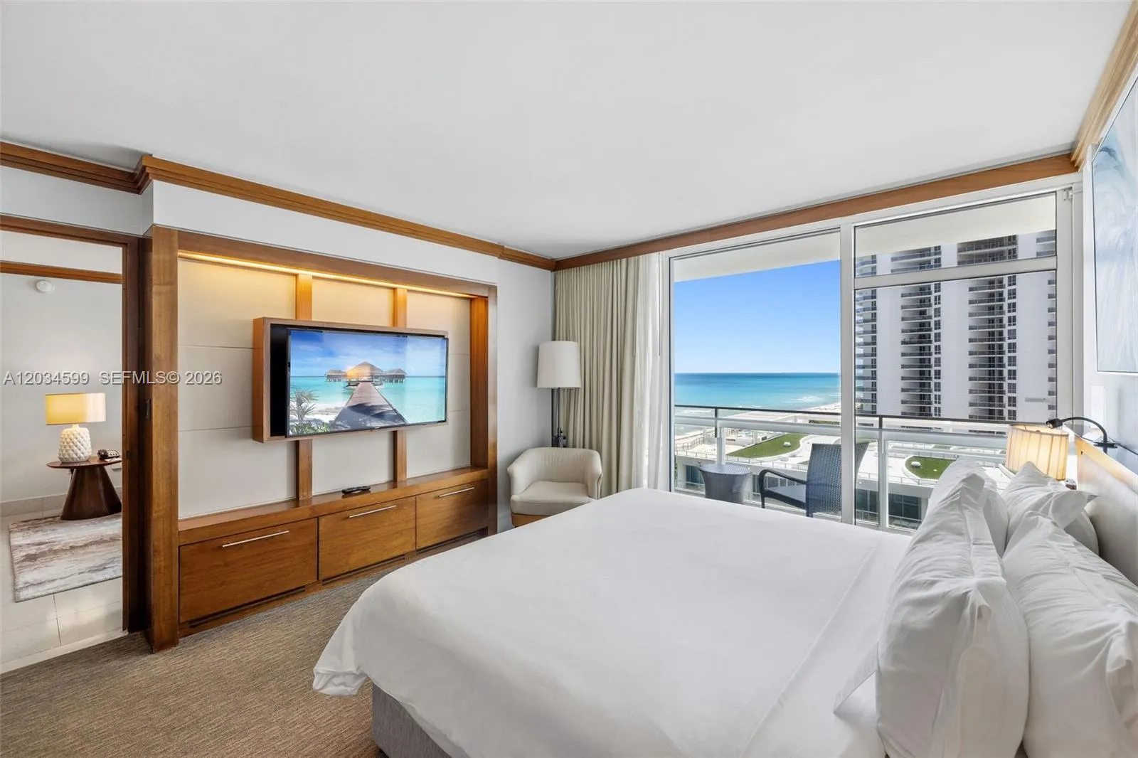 Foto de propiedad en 6801 Collins Avenue 1010, Miami Beach, FL 33141 Miami Beach con MLS# 