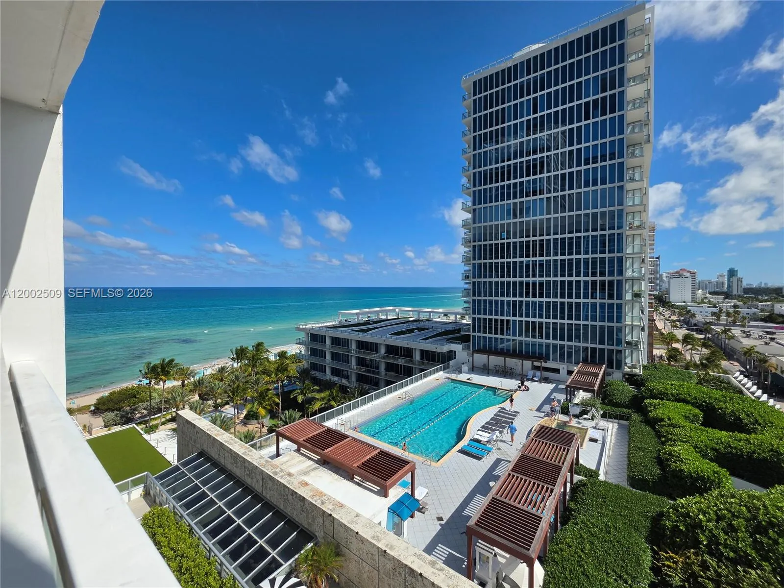 Foto de propiedad en 6801 Collins Avenue 1014 Legal 1004 Door, Miami Beach, FL 33141 Miami Beach con MLS# 