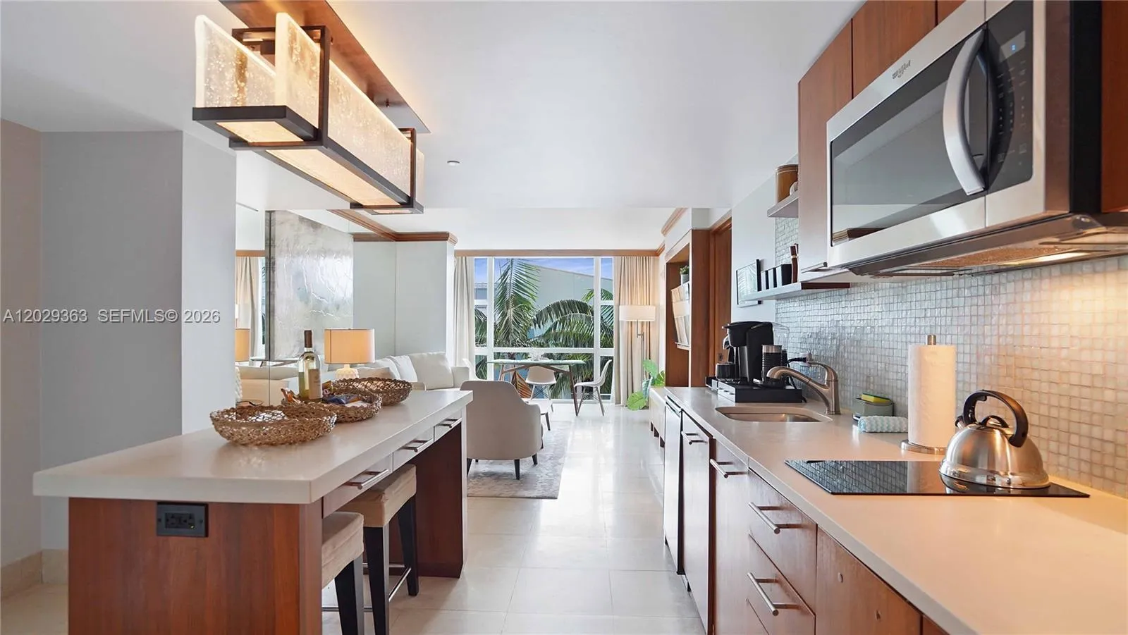 Foto de propiedad en 6801 Collins Avenue 315, Miami Beach, FL 33141 Miami Beach con MLS# 