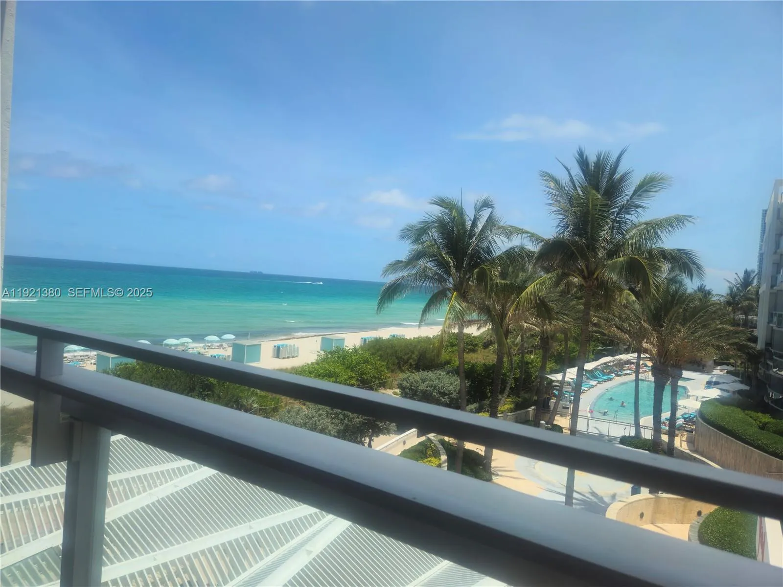 Foto de propiedad en 6801 Collins Avenue 320, Miami Beach, FL 33141 Miami Beach con MLS# 