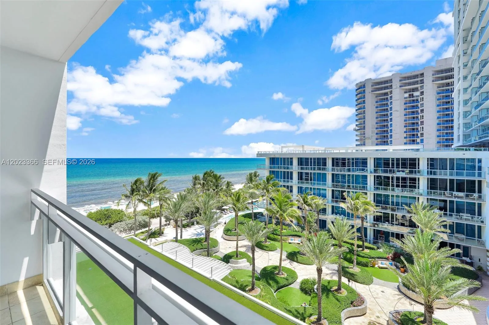 Foto de propiedad en 6801 Collins Avenue 611 (Door 610), Miami Beach, FL 33141 Miami Beach con MLS# 