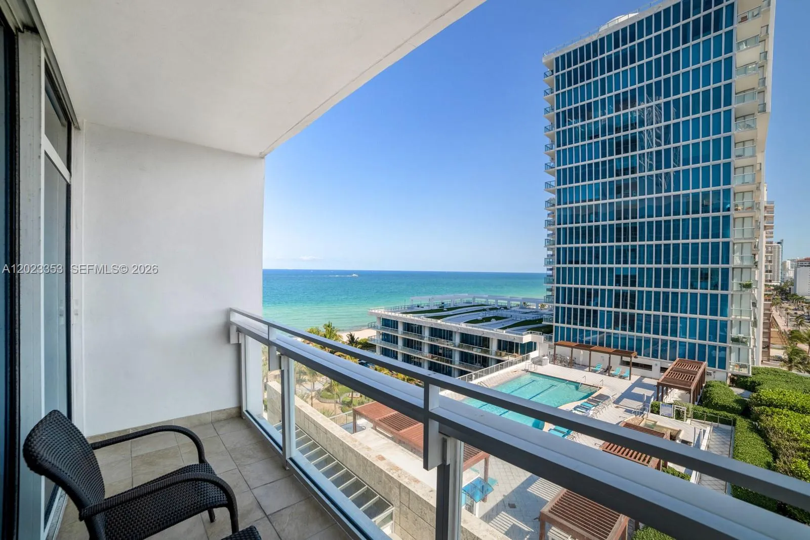 Foto de propiedad en 6801 Collins Avenue 714 (Door 704), Miami Beach, FL 33141 Miami Beach con MLS# 