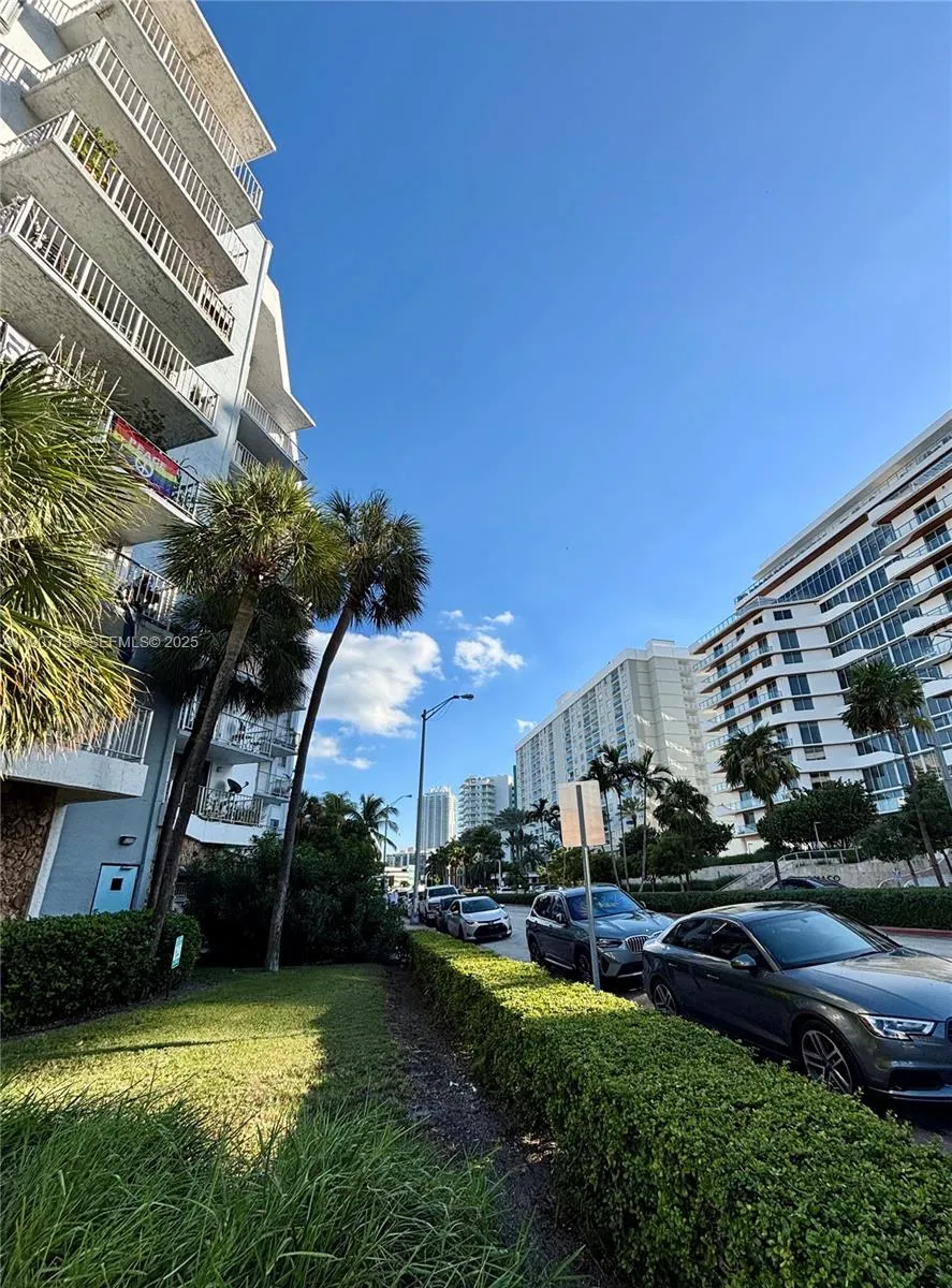Foto de propiedad en 6801 Indian Creek Drive 402, Miami Beach, FL 33141 Miami Beach con MLS# 