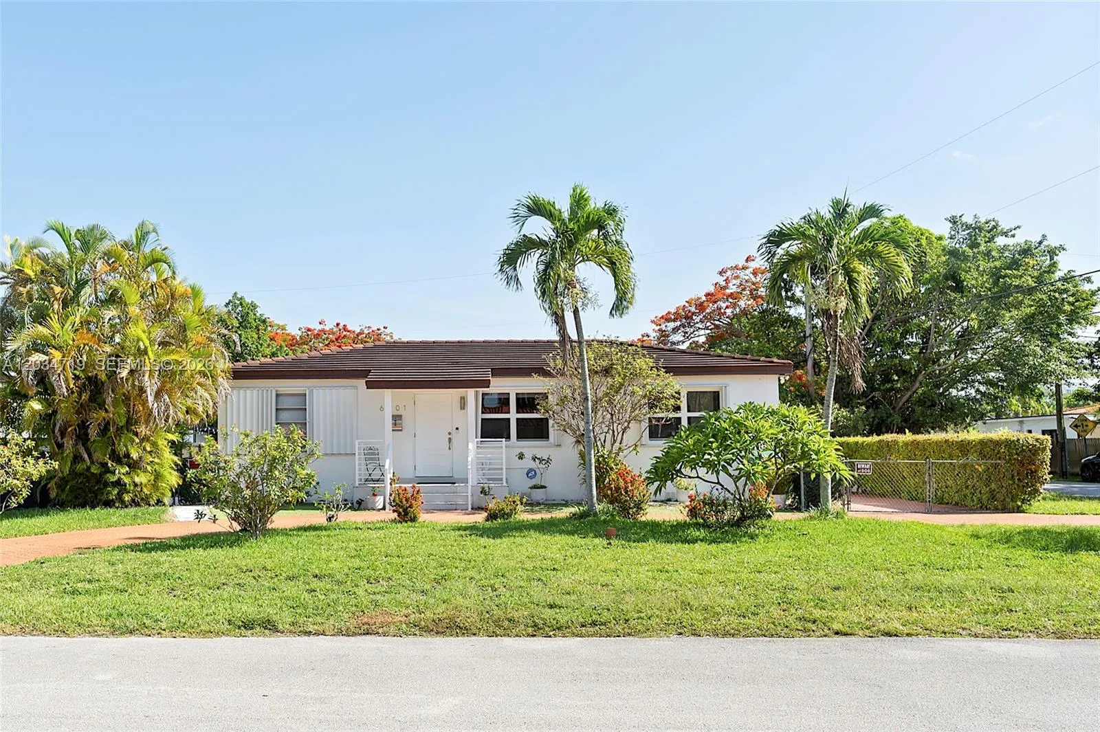 Foto de propiedad en 6801 SW 27th Street, Miami, FL 33155 Miami con MLS# 