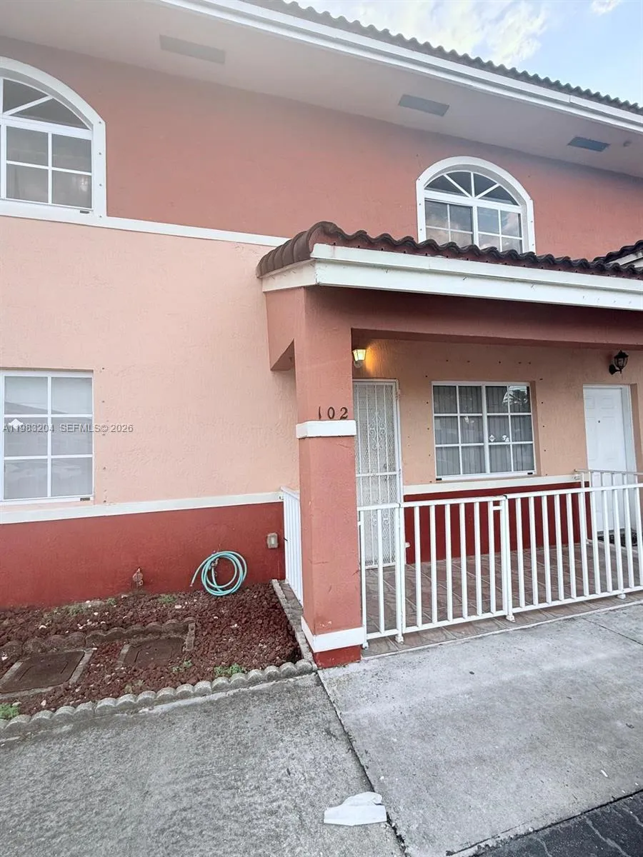 Foto de propiedad en 6801 W 36th Avenue 102, Hialeah, FL 33018 Hialeah con MLS# 