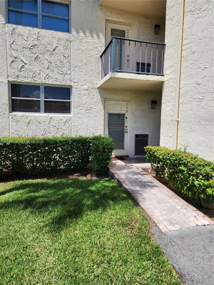 Foto de propiedad en 681 S Hollybrook Drive 110, Pembroke Pines, FL 33025 Pembroke Pines con MLS# 
