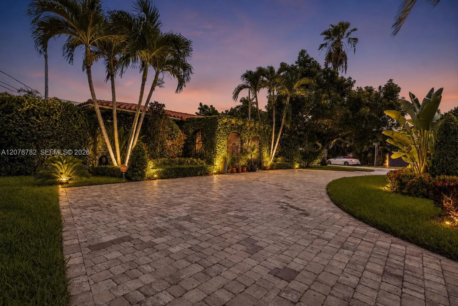 Foto de propiedad en 6811 SW 48th Terrace, Miami, FL 33155 Miami con MLS# 