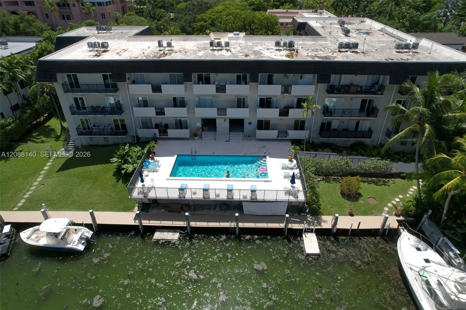 Foto de propiedad en 6815 Edgewater Drive 301, Coral Gables, FL 33133 Coral Gables con MLS# 