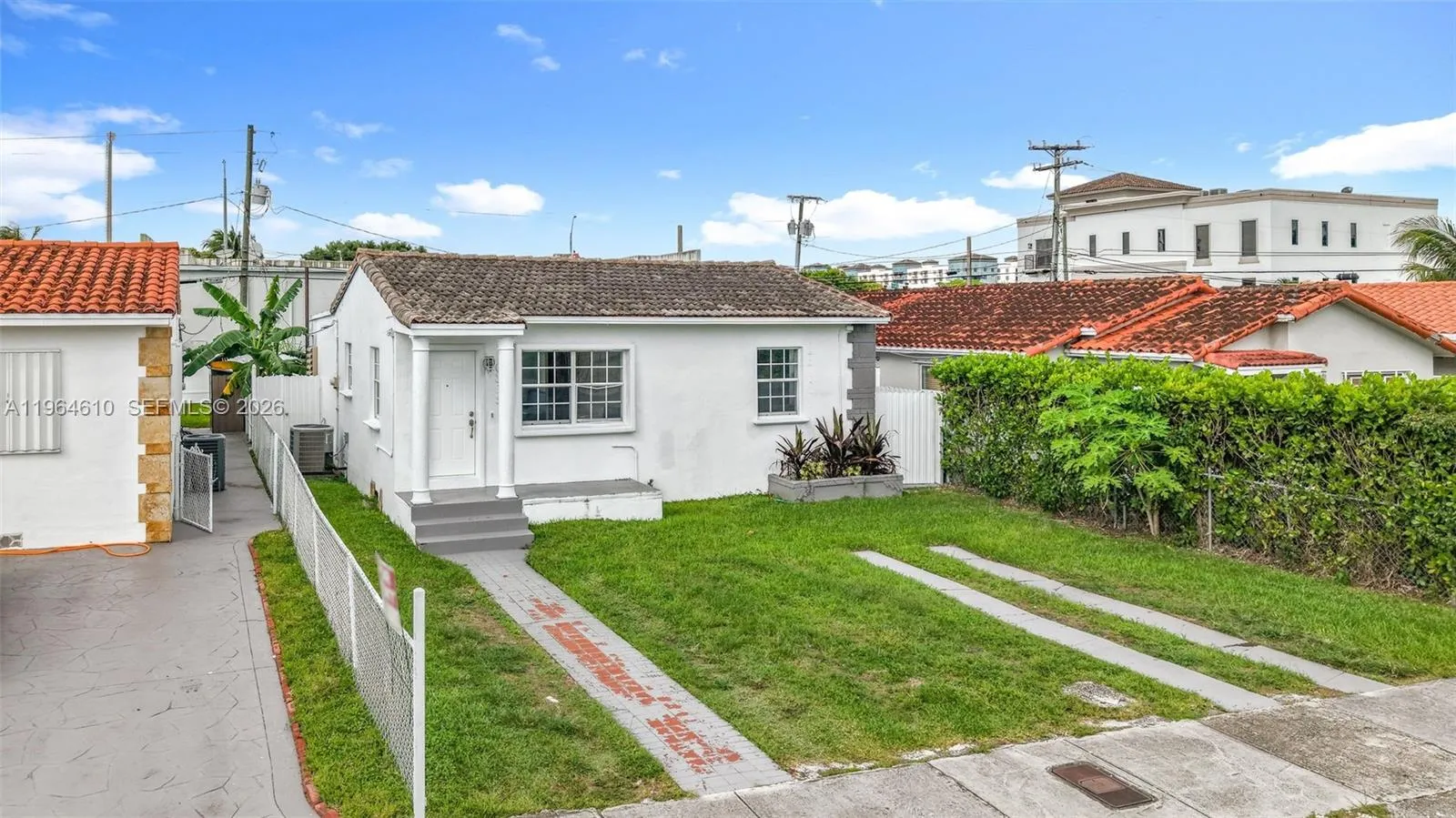 Foto de propiedad en 6819 SW 25th Street, Miami, FL 33155 Miami con MLS# 
