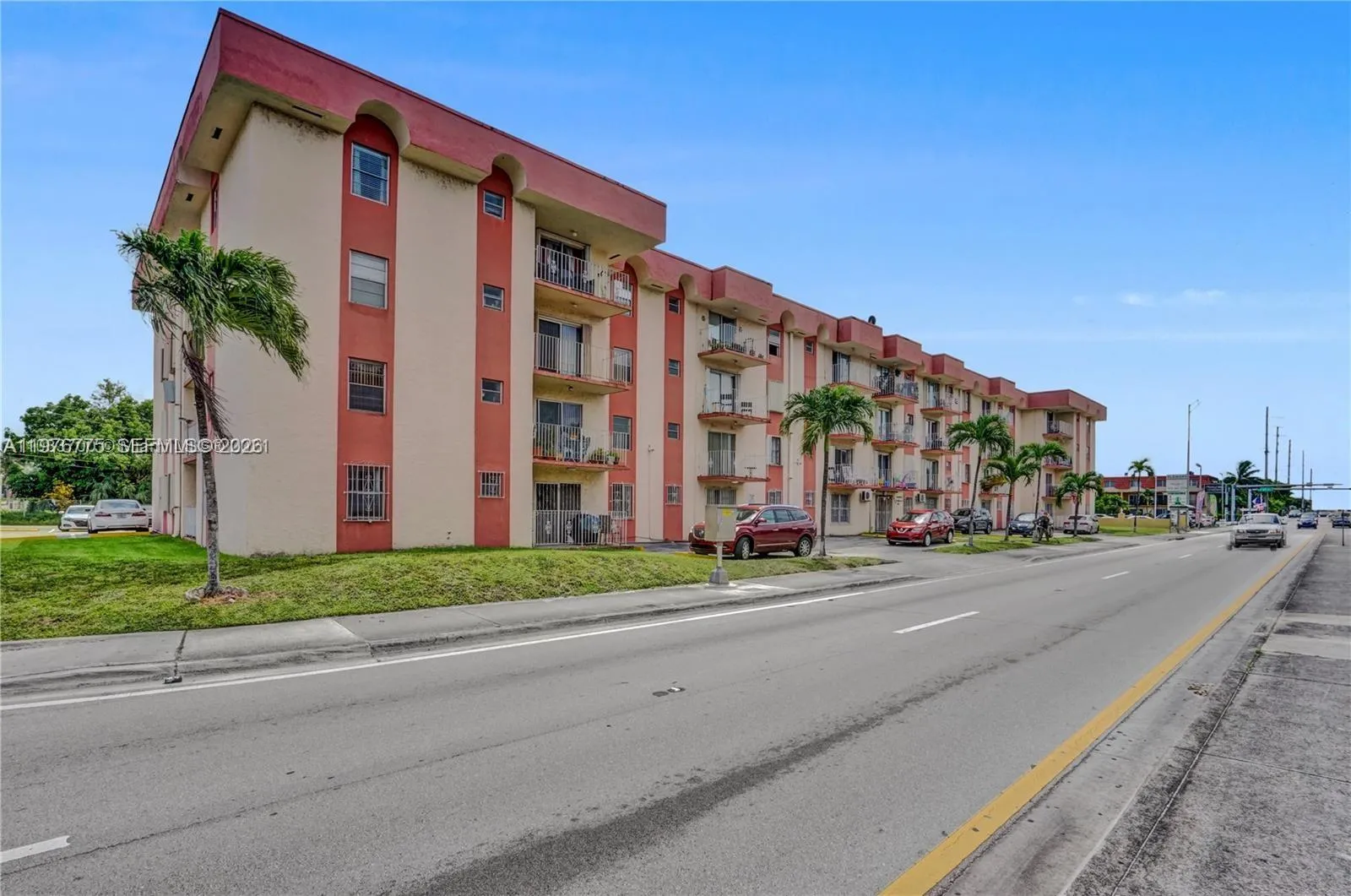 Foto de propiedad en 6820 W Flagler Street 207, Miami, FL 33144 Miami con MLS# 