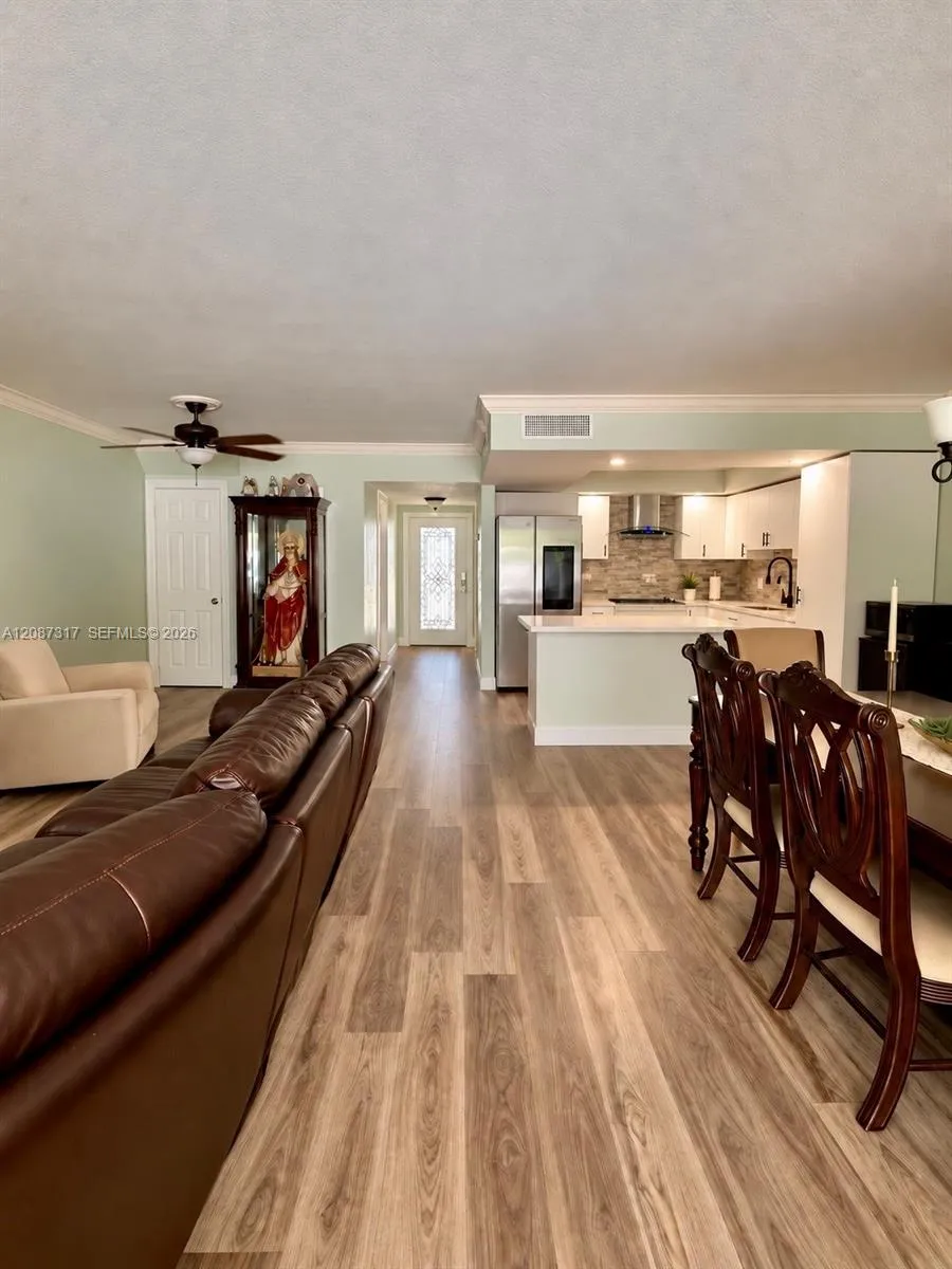 En Venta 6821 W 2nd Court, Hialeah, FL 33014, Hialeah, FL 33014