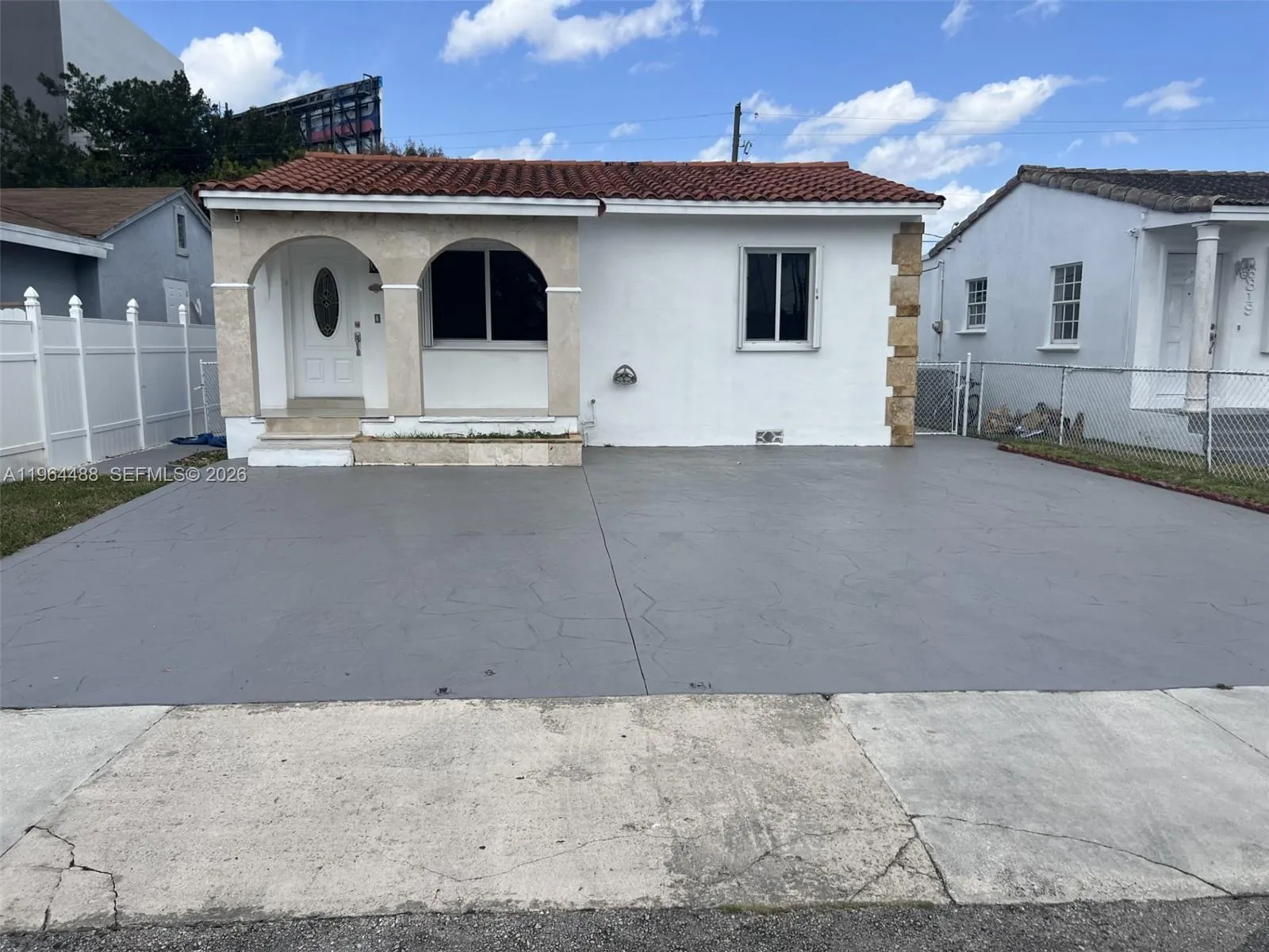Foto de propiedad en 6823 SW 25th Street, Miami, FL 33155 Miami con MLS# 