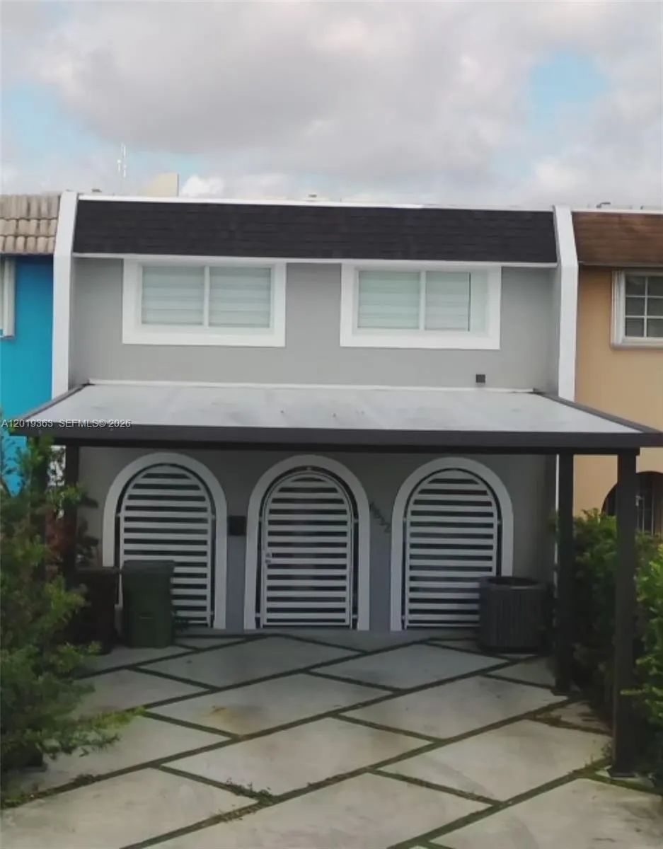 Vendido 6832 W 2nd Court, Hialeah, FL 33014, Hialeah, FL 33014
