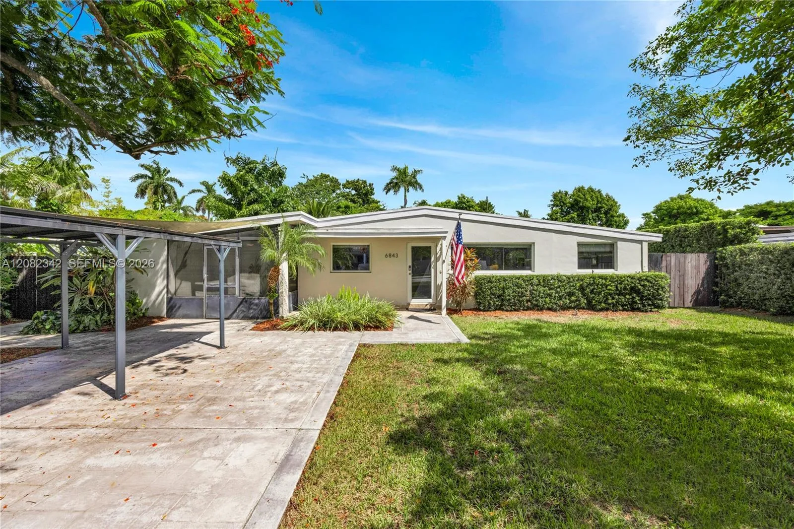 Foto de propiedad en 6843 SW 53rd Street, Miami, FL 33155 Miami con MLS# 