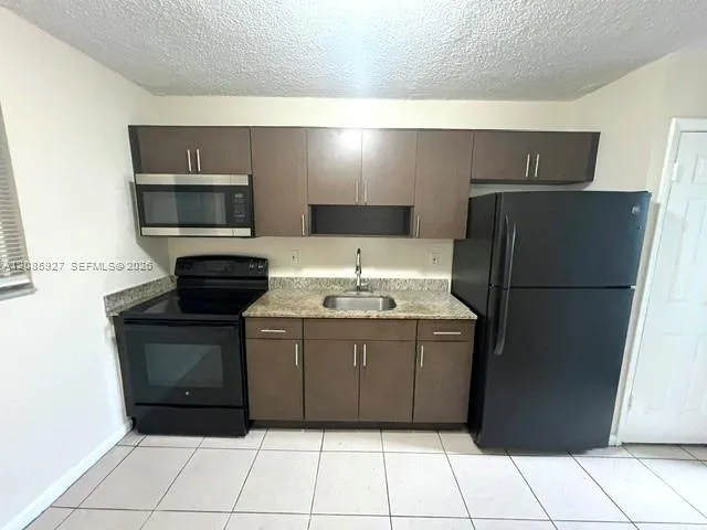 En Renta 685 NE 85th Street 1, Miami, FL 33138, Miami, FL 33138