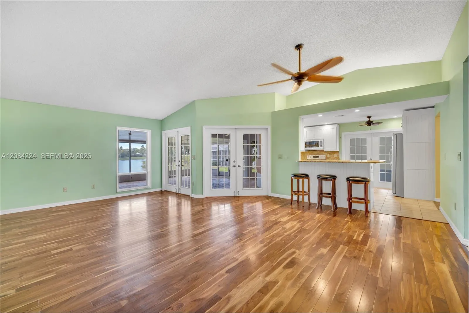 Foto de propiedad en 685 SE 25th Lane, Homestead, FL 33033 Homestead con MLS# 