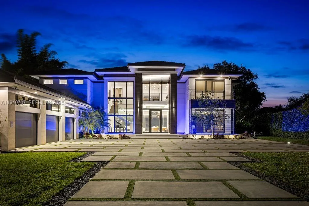 Foto de propiedad en 6850 SW 73rd Court, Miami, FL 33143 Miami con MLS# 