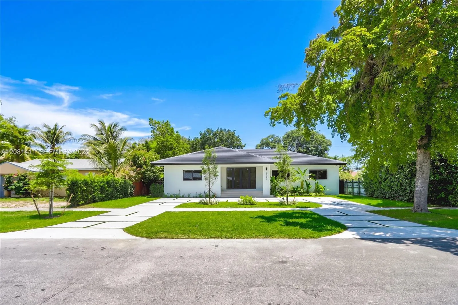 Foto de propiedad en 6853 S Waterway Drive, Miami, FL 33155 Miami con MLS# 
