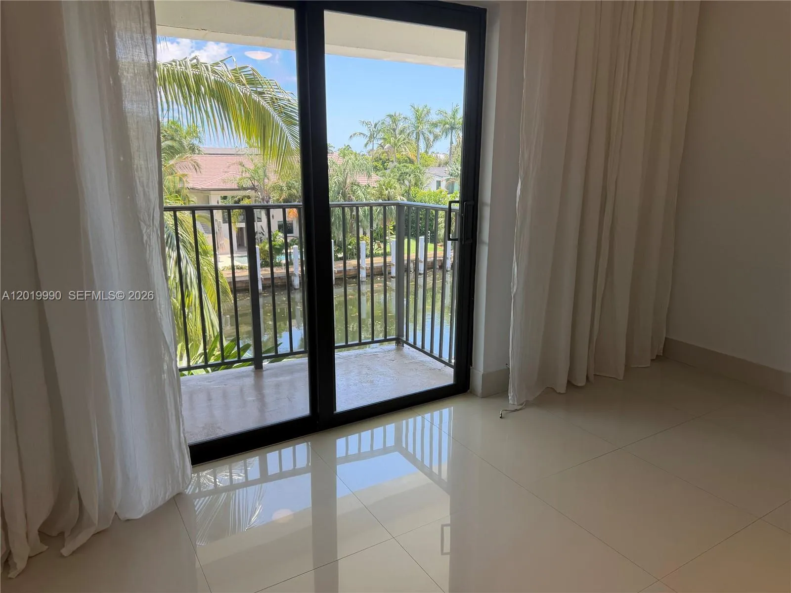 Foto de propiedad en 6855 Edgewater Drive 3DN, Coral Gables, FL 33133 Coral Gables con MLS# 