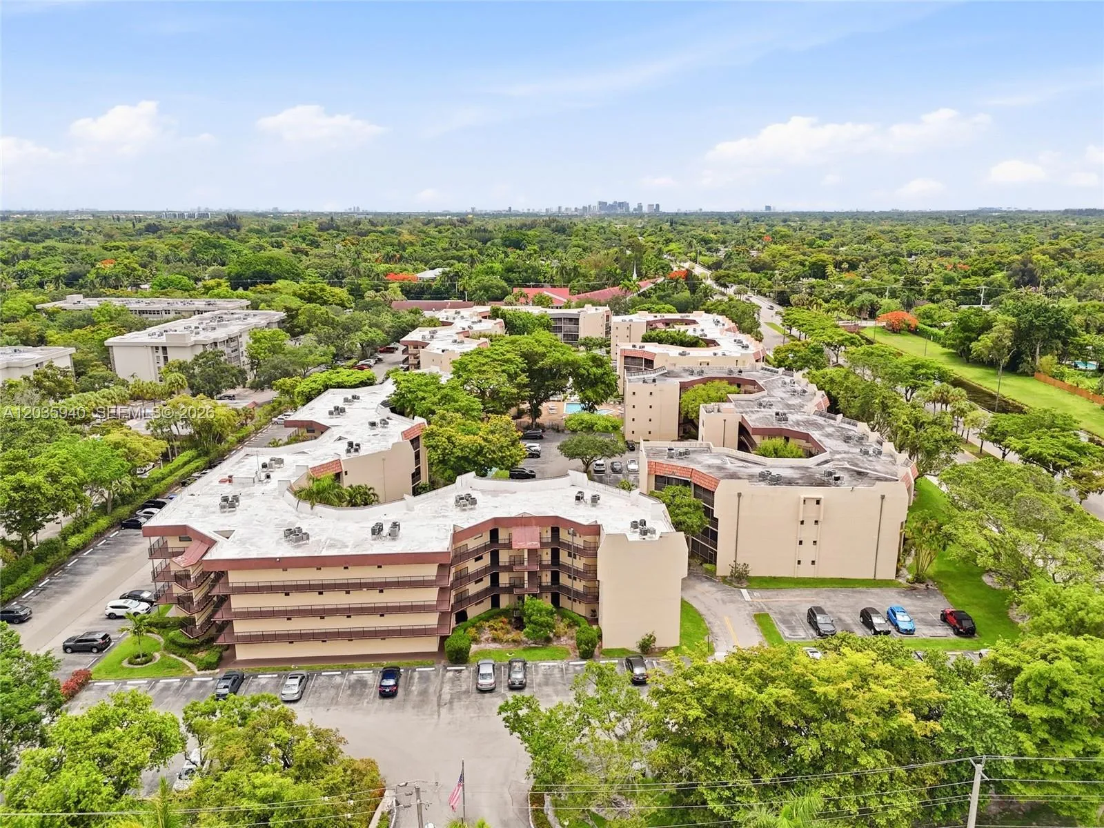 Foto de propiedad en 6855 W Broward Boulevard 212, Plantation, FL 33317 Plantation con MLS# 