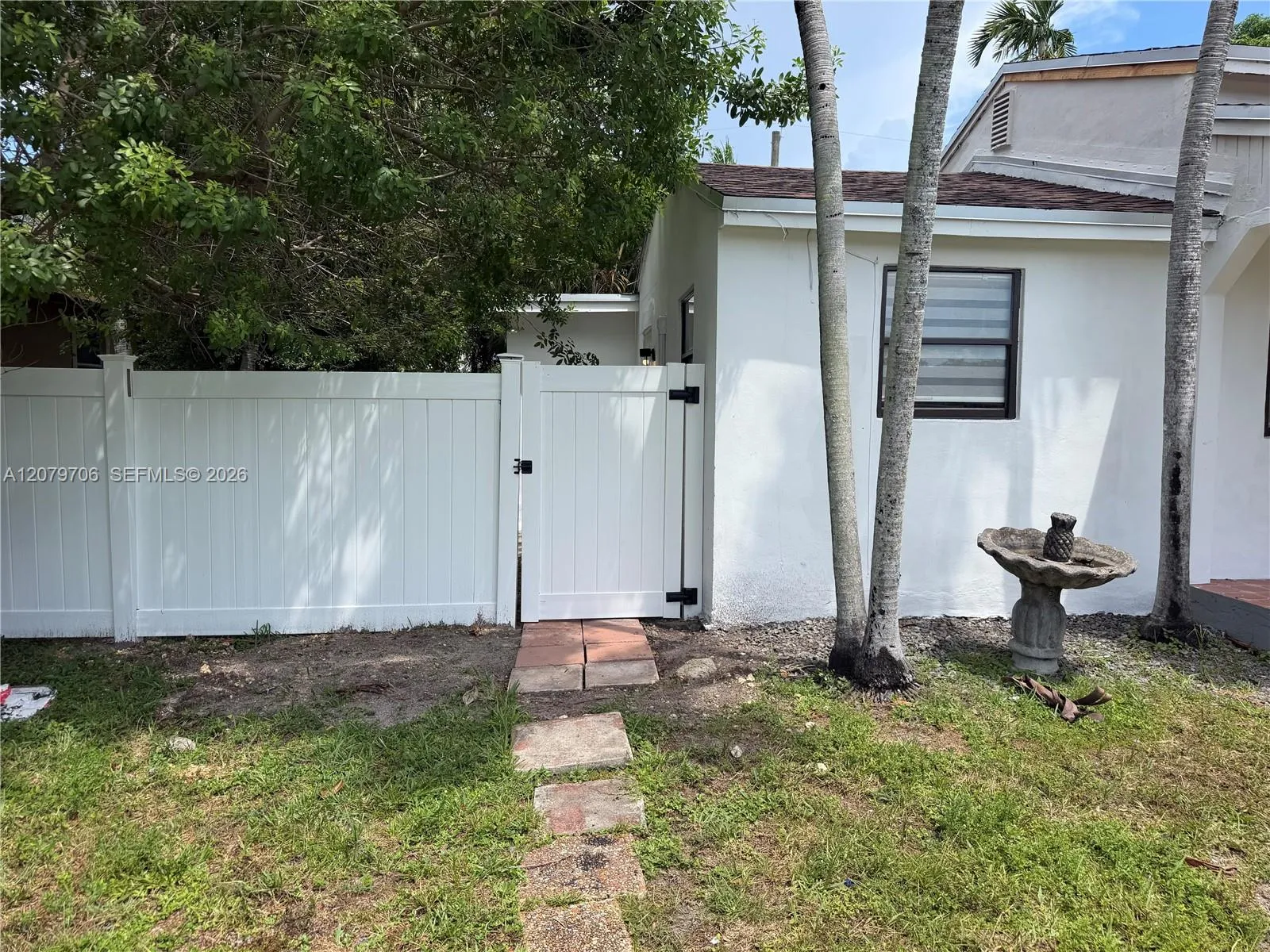 Foto de propiedad en 6871 SW 37th Street A, Miami, FL 33155 Miami con MLS# 