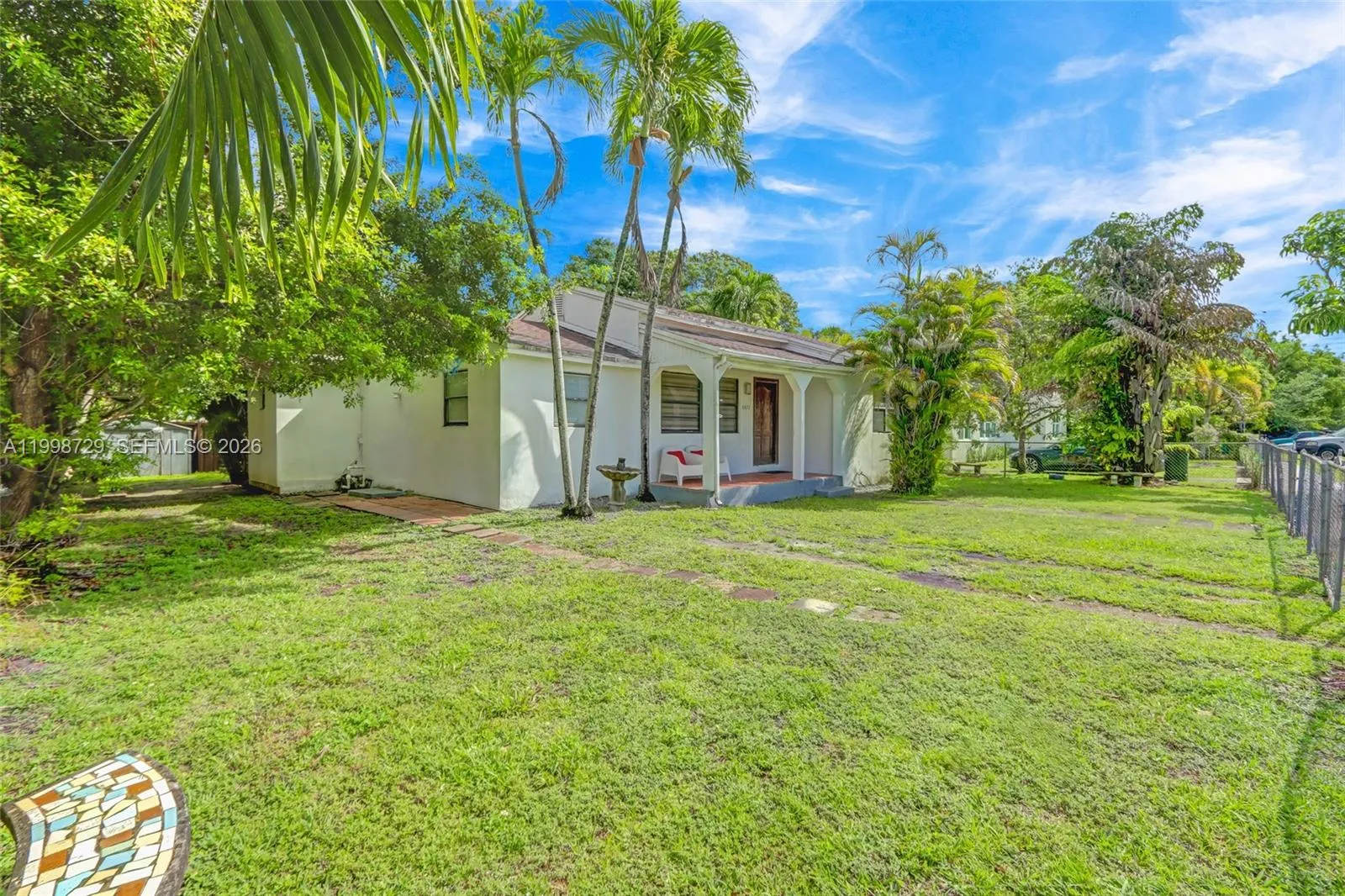 Foto de propiedad en 6871 SW 37th Street, Miami, FL 33155 Miami con MLS# 