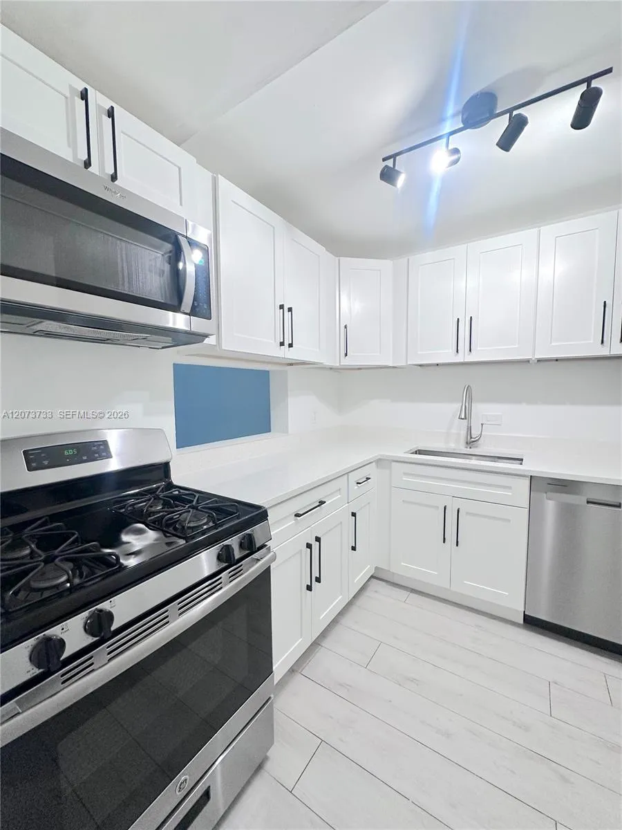 Foto de propiedad en 6890 N Kendall Drive B204, Pinecrest, FL 33156 Pinecrest con MLS# 