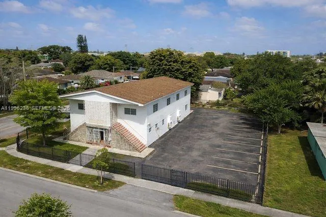 Foto de propiedad en 6891 NW 13th Avenue, Miami, FL 33147 Miami con MLS# 