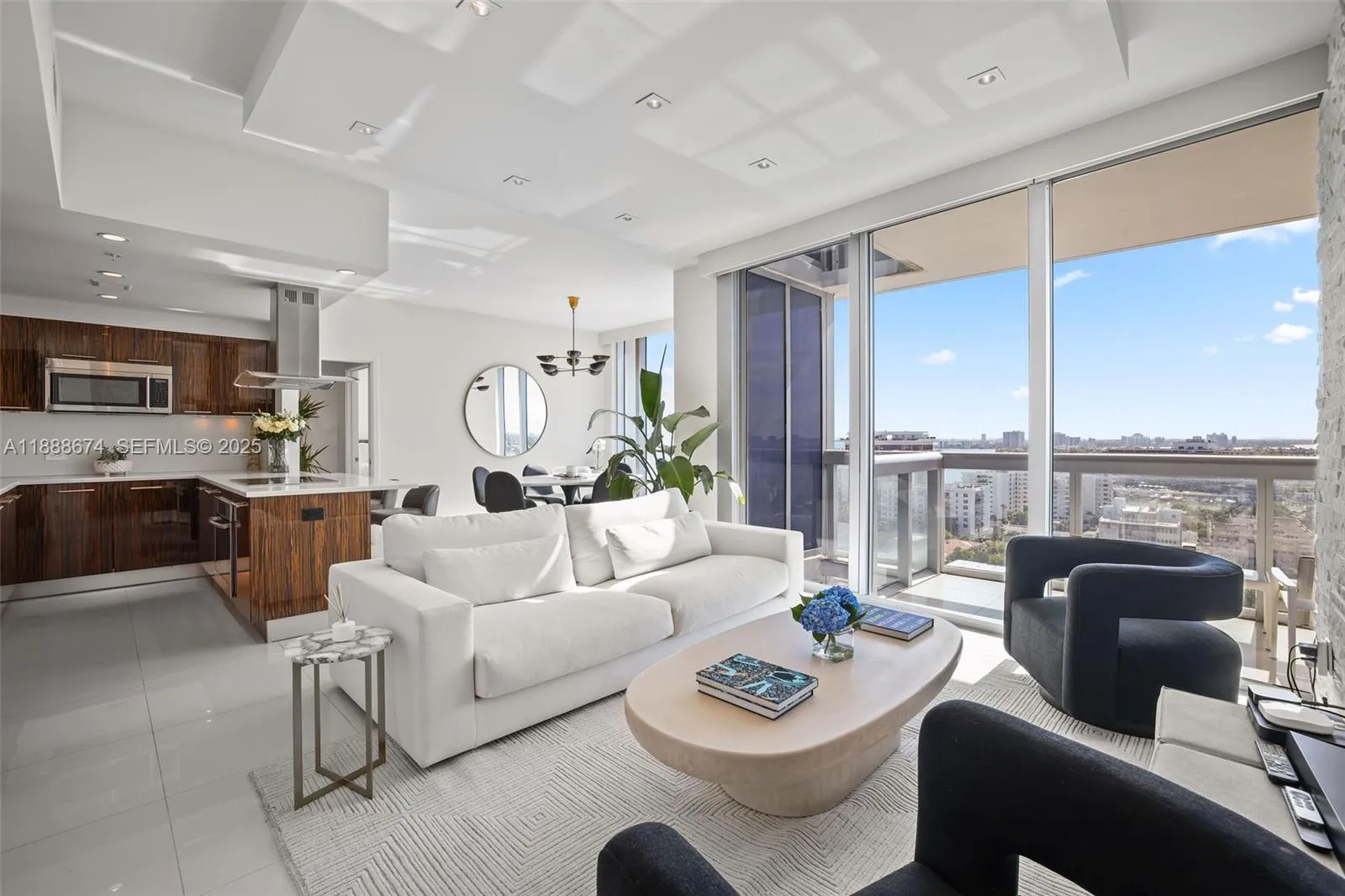 Foto de propiedad en 6899 Collins Avenue 1610, Miami Beach, FL 33141 Miami Beach con MLS# 