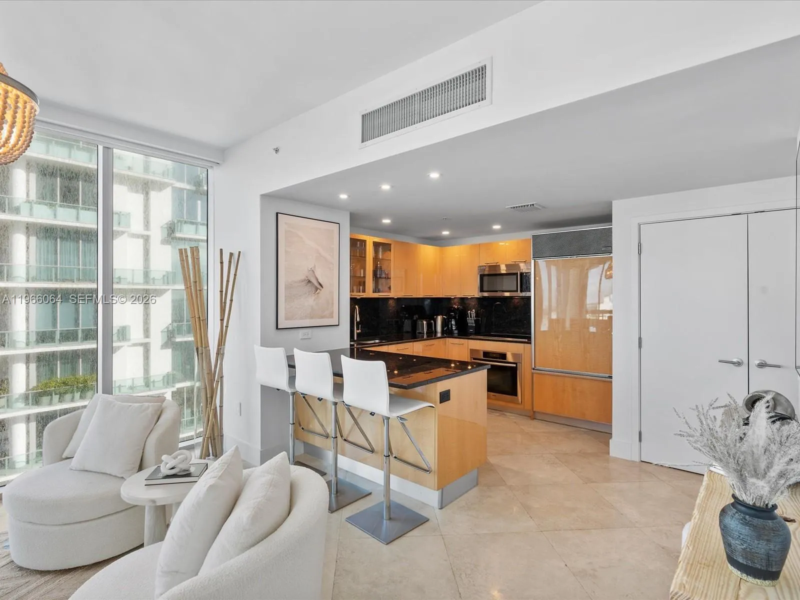 Foto de propiedad en 6899 Collins Avenue 1704, Miami Beach, FL 33141 Miami Beach con MLS# 