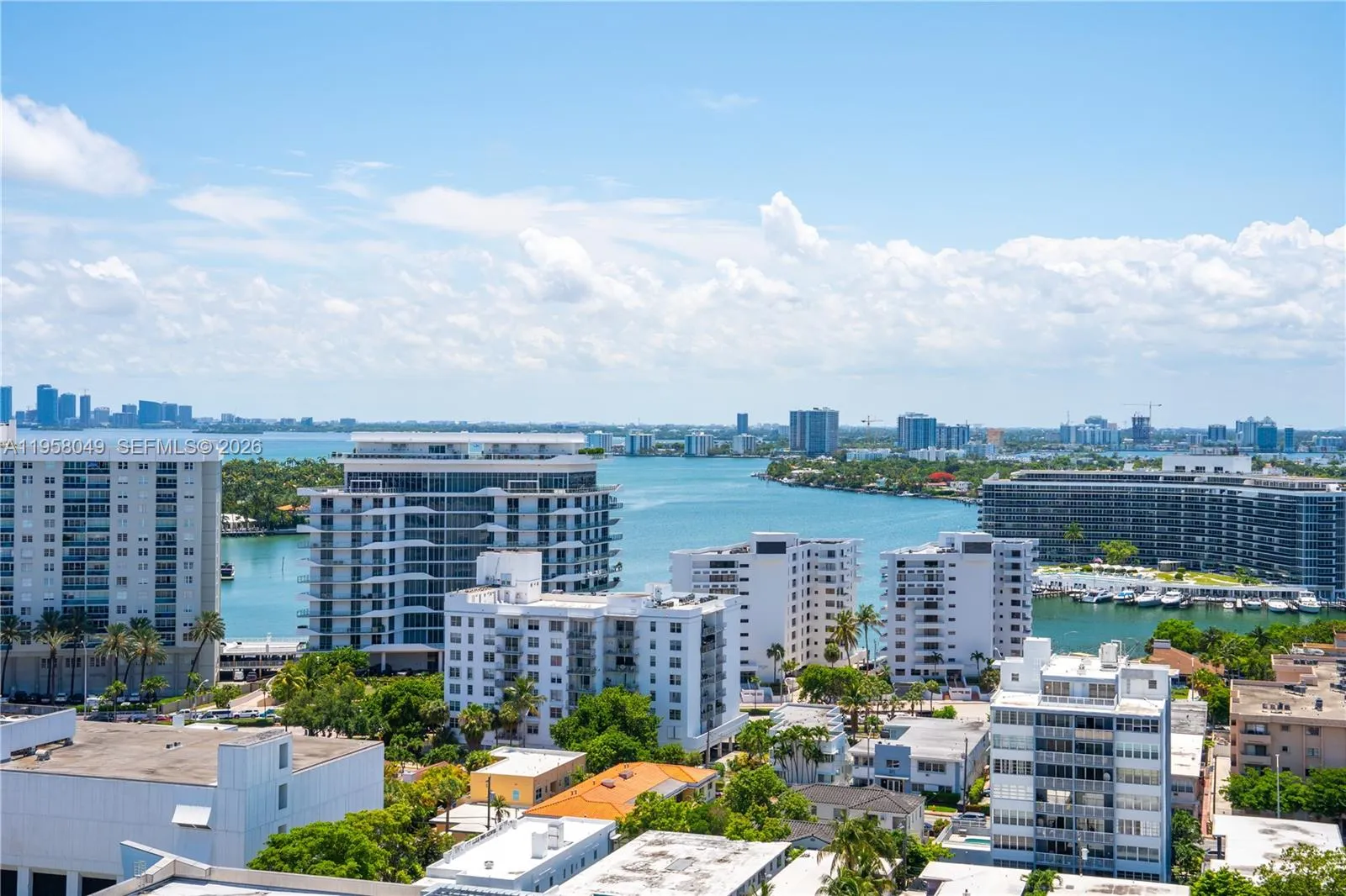 Alquilada 6899 Collins Avenue 1810, Miami Beach, FL 33141, Miami Beach, FL 33141