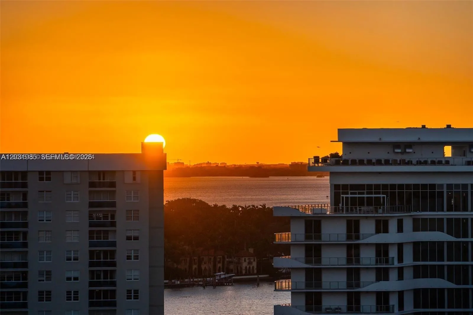 Foto de propiedad en 6899 Collins Avenue 1903, Miami Beach, FL 33141 Miami Beach con MLS# 