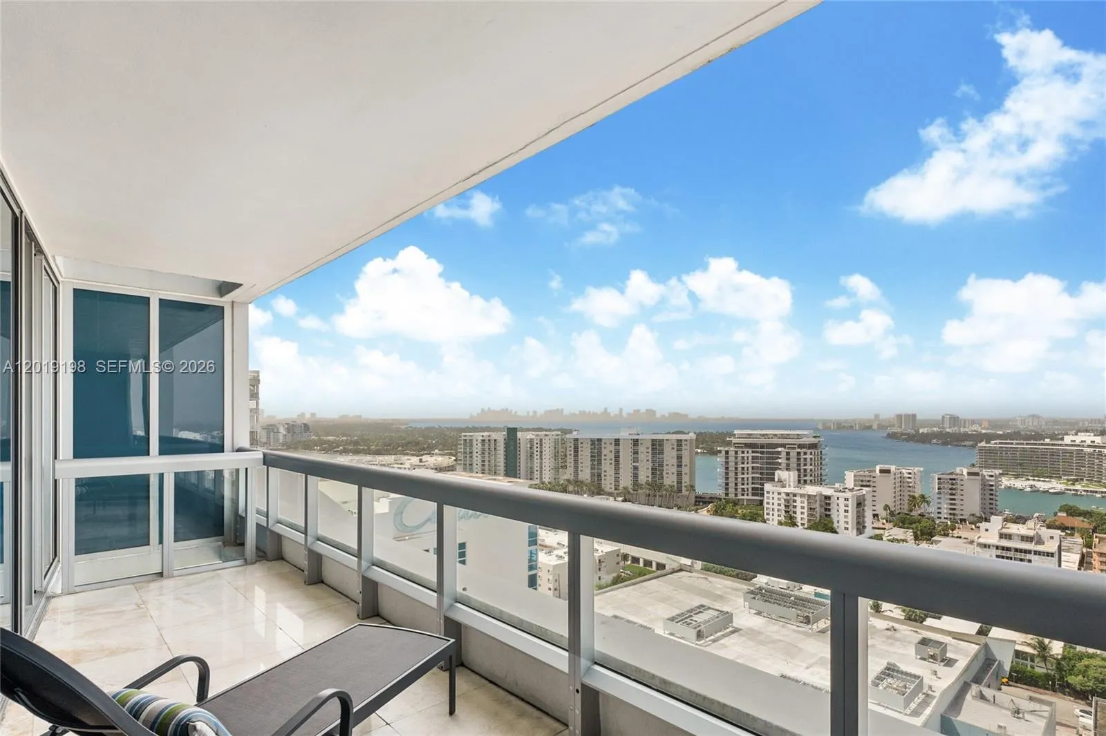 Foto de propiedad en 6899 Collins Avenue 2010, Miami Beach, FL 33141 Miami Beach con MLS# 
