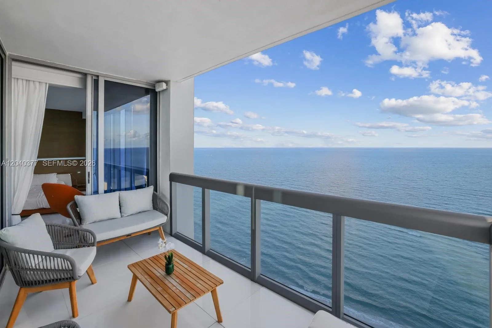 Foto de propiedad en 6899 Collins Avenue 2208, Miami Beach, FL 33141 Miami Beach con MLS# 