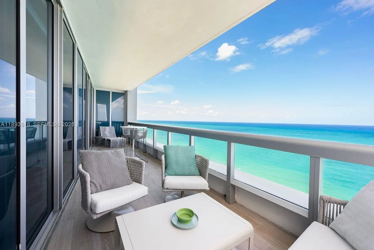 Alquilada 6899 Collins Avenue 2601, Miami Beach, FL 33141, Miami Beach, FL 33141