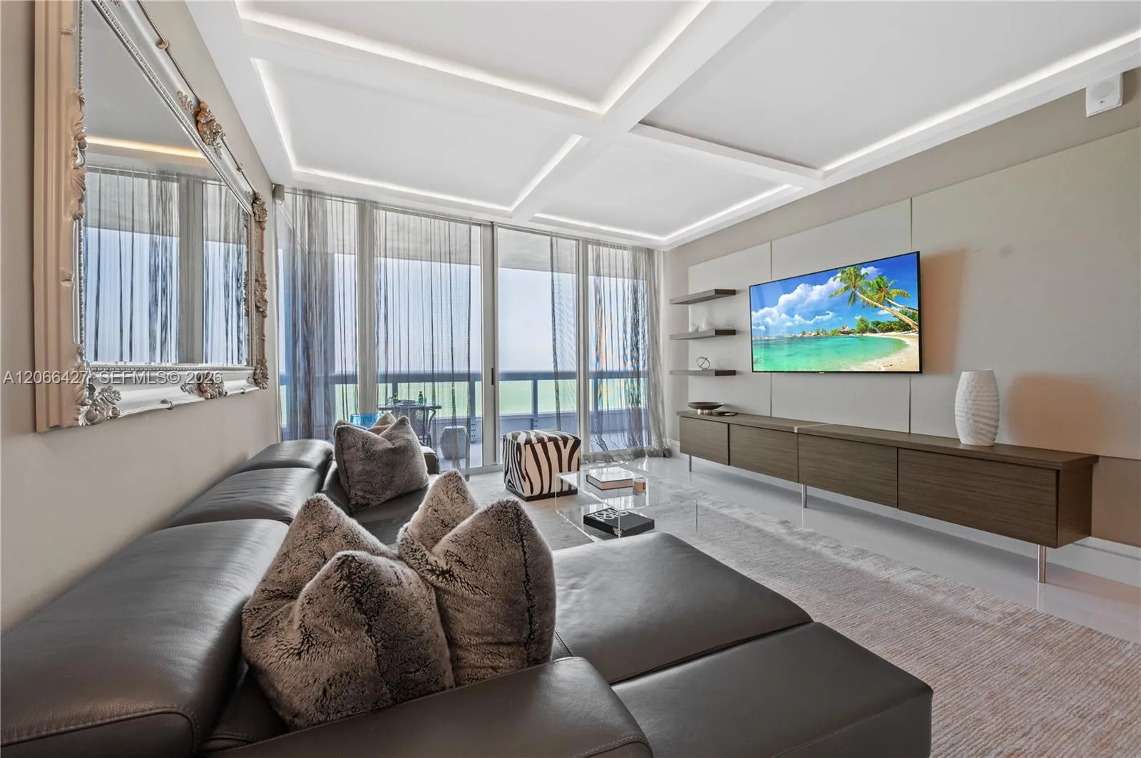 Foto de propiedad en 6899 Collins Avenue 702, Miami Beach, FL 33141 Miami Beach con MLS# 