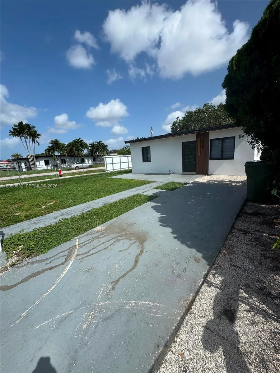 Vendido 690 E 46th Street, Hialeah, FL 33013, Hialeah, FL 33013