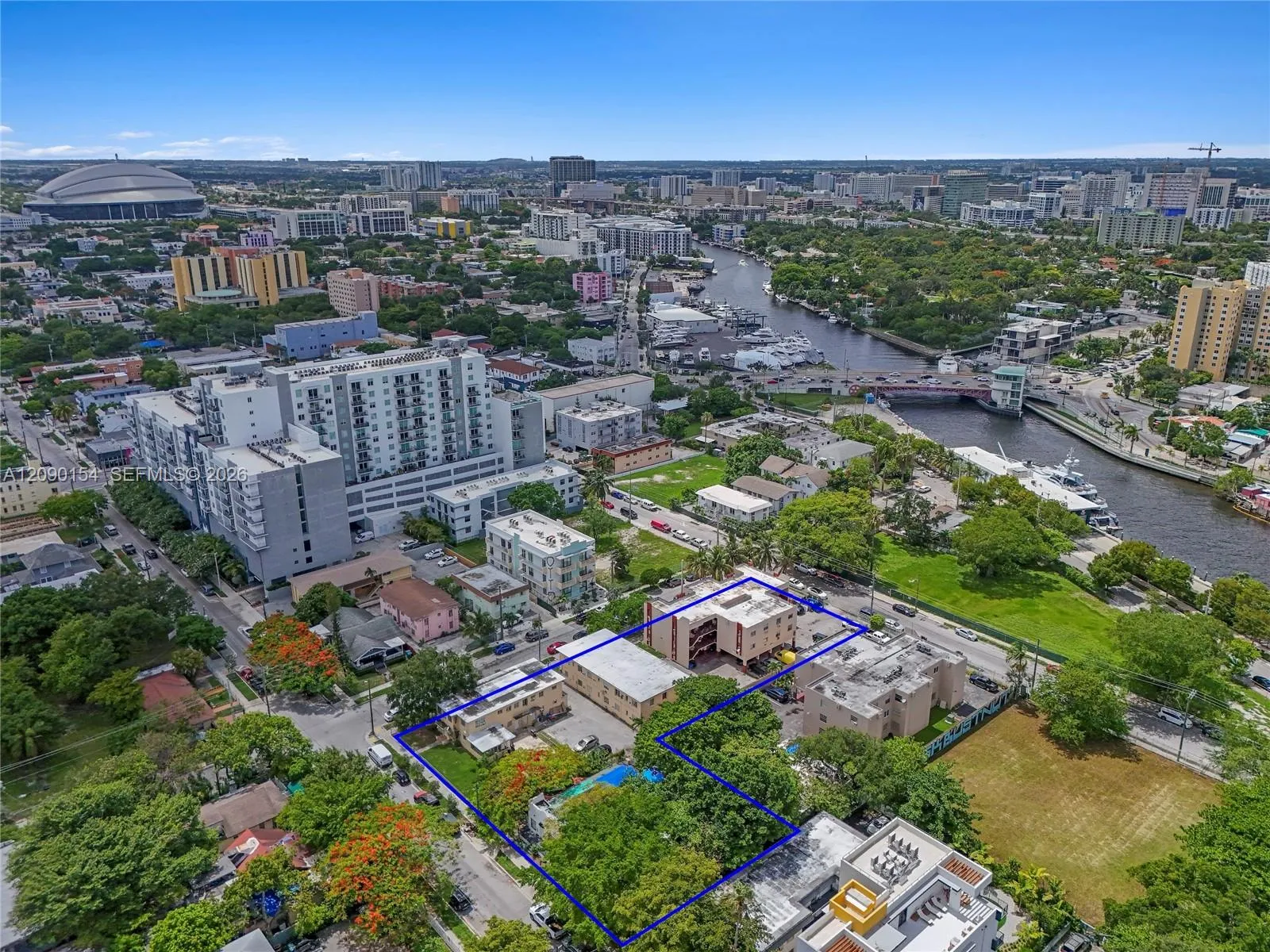 Foto de propiedad en 690 NW 3rd Street, Miami, FL 33128 Miami con MLS# 