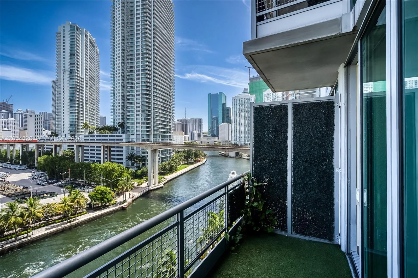 Foto de propiedad en 690 SW 1st Court 1019, Miami, FL 33130 Miami con MLS# 