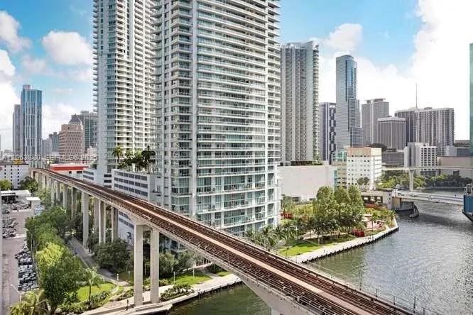Foto de propiedad en 690 SW 1st Court 1506, Miami, FL 33130 Miami con MLS# 