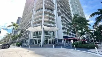 Foto de propiedad en 690 SW 1st Court 1908, Miami, FL 33130 Miami con MLS# 